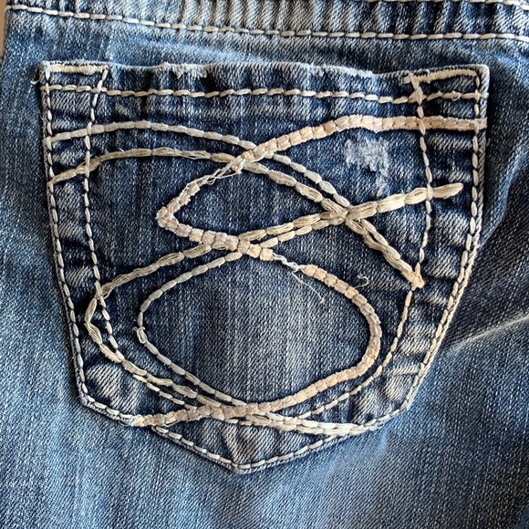 Lowrise Silver Jeans Bootcut with Holes - Picture 11 of 16